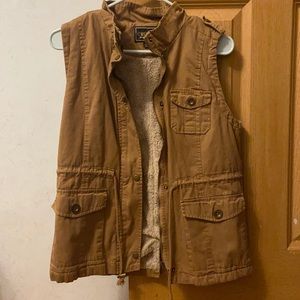 Sherpa lined vest with adjustable waist